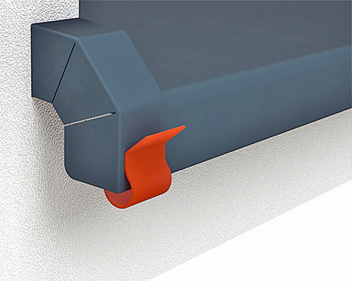 Angebrachte Sicherungsklammer zur Lagesicherung des Steckabschlusses mit Gleitfunktion von BUG