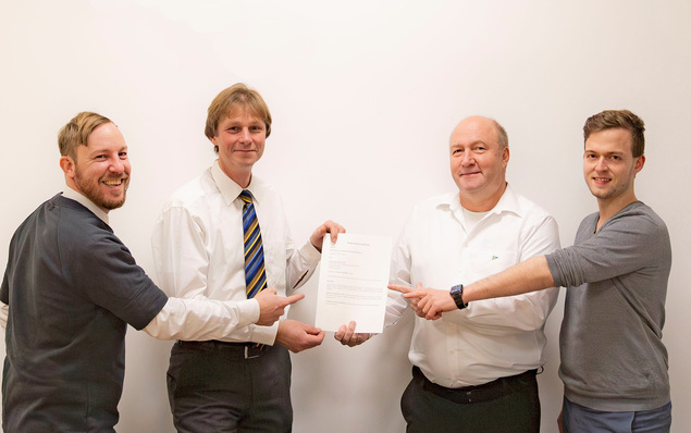 v. l. : Dr. Daniel Müller, Administrative Leitung und Matthias Demmel, Geschäftsführender Gesellschafter der PfB GmbH & Co. Prüfzentrum für Bauelemente KG sowie Dipl.-Inf. Robert Sommer, Geschäftsführer und Alexander Sommer, Geschäftsführer der Sommer Informatik GmbH.