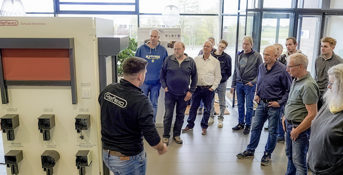 DieTeilnehmer wurden Schritt für Schritt durch verschiedene Anwendungen, ­angefangen bei Motortausch, Texbandwechsel bis zur Beseitigung des Schräglaufs bei Raffstores geführt.