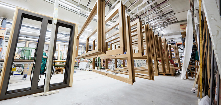  Gerade in Betrieb genommen: Neue Fördertechnik in Vorbereitung auf die Inbetriebnahme des Spritzroboters