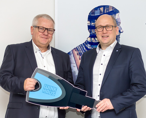  Otmar Zeintl (rechts) tritt als Geschäftsführer von Winkhaus Austria die Nachfolge von Clemens Moers an.