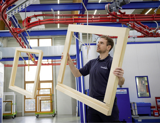  Extrem ressourcenschonend und kreislauffähig: Die wasserbasierte, hydrophobierende Imprägnierung Induline IW-130.