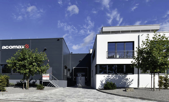  Auf rund 5.000 m2 arbeiten knapp 20 Mitarbeiter im 2015 neu bezogenen Entwicklungs-, Montage-, Service- und Logistikzentrum im Aichtal südlich von Stuttgart.