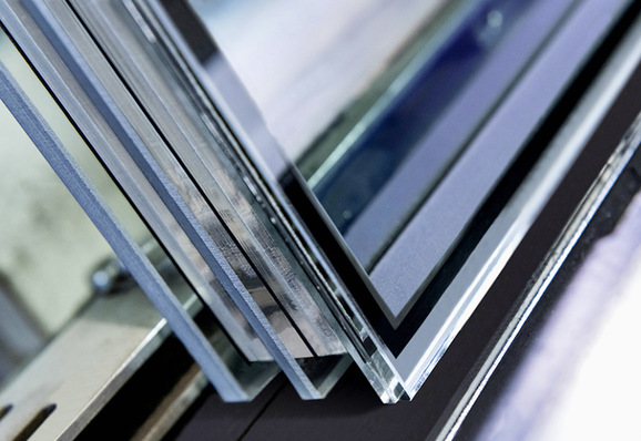  Auch Fensterbauer profitieren vom automatisierten Spacerauftrag auf die Scheibe.