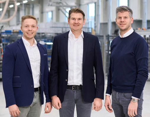  Marcel Fellhölter (l.), Thorsten Peine und Manuel Peine sind sich einig, dass die aktuelle Neuausrichtung die Zukunftsfähigkeit des Unternehmens Peine nachhaltig sichert.