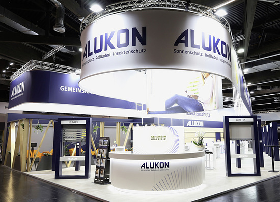  Alukon präsentierte sich auf den Messen R+T und Fensterbau Frontale 2024 mit einem komplett neuen Messestand-Konzept.