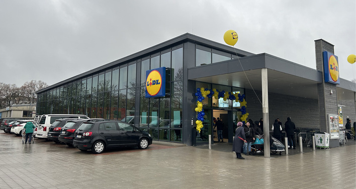  Bei der neuen Filiale kam das neue CO2-reduzierten Oraé Glas zum Einsatz.