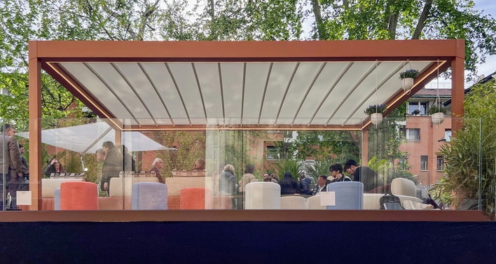  Mit der perfekten Optik der Alba Butterfly erregte CorradI viel Aufsehen in Mailand.