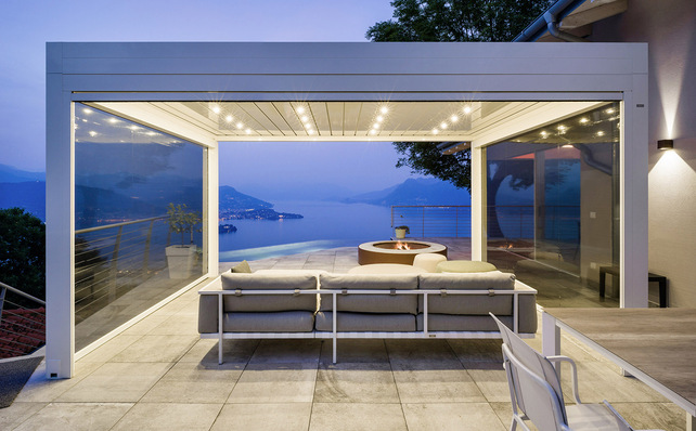  Das bioklimatische Lamellendach Joy ermöglicht die Kontrolle des Lichts, der Wärme und des Komforts in allen vier Jahreszeiten.