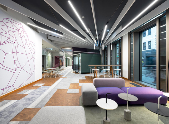  Bei der Gestaltung der neuen Pilotfläche der Karlsruher L-Bank setzten die ­Planer vielfältige Möglichkeiten der Arbeitsraumgestaltung mithilfe von feco um.