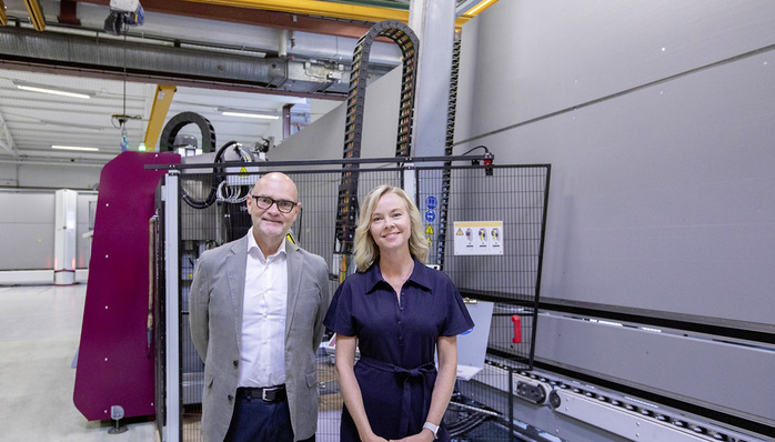  Arnt Jakobsen (Sales Agent von Lisec) mit Glasgruppen Inhaberin Stina Wollenius