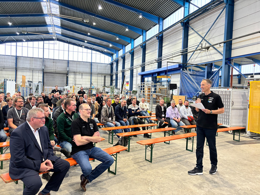  Die Fertigstellung der Anlage wurde Mitte Mai bei einer Einweihung eröffnet, hierzu waren rund 120 Gäste vor Ort, um die Produktion in Sinsheim zu besichtigen.
