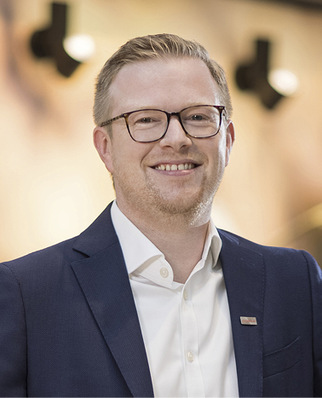  Jan Kattenbeck ist seit Anfang des Jahres neuer Vertriebsleiter für Deutschland bei markilux. Seit 2010 war er bereits in verschiedenen verantwortungsvollen Positionen im Vertrieb des Unternehmens erfolgreich tätig.