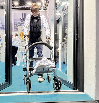  Auch GW-Chefredakteur Daniel Mund ist in den Alterssimulationsanzug geschlüpft.