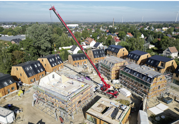  84 neue Holzhäuser werden in kleinen Gruppen um zentrale Innenhöfe platziert.