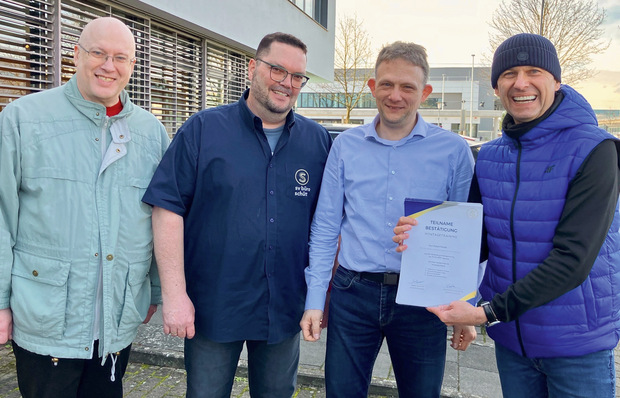 Vier gewinnt: Jacek Orlowski, Übersetzer, Ex-Nowak Kollege bei Pressglas; personenzertifizierter SV ­Christian Wächter und ö.b.u. v. Sachverständiger für das Tischlerhandwerk Marc Schütt vom gleichnamigen SV-Büro in ­Werdohl und Aalen, Visionär und Gründer der Montageplattform Okna Nowak, Robert Nowak.