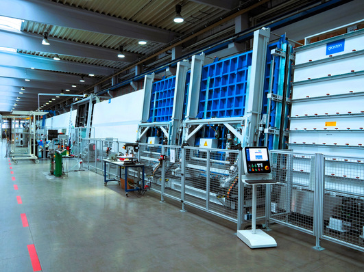 Vor kurzem wurde bei AGC Interpane in Plattling eine Glaston Jumbo XXL Flex Isolierglas-Linie in Betrieb genommen, welche die automatische Produktion von ISO-Einheiten bis 3,30 x 6,00 m ermöglicht.