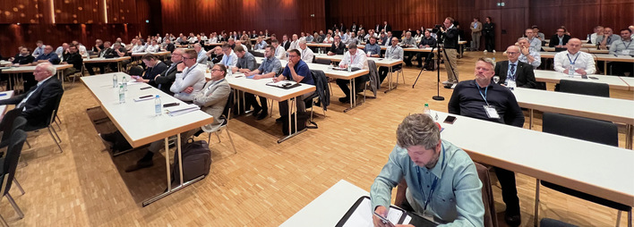 Viel Input gab es für die 250 Teilnehmer der Tür- und Tortage: Die Key-Speaker Prof. Jörn P. Lass (ift), Prof. Dr. Winfried Heusler (Ingenieurbüro Heusler), Prof. Christian ­Niemöller (SMNG) und Martin Langen (B+L Marktdaten) vermittelten zum Motto einen „Rundumblick“ aus technischer, rechtlicher und wirtschaftlicher Sicht.