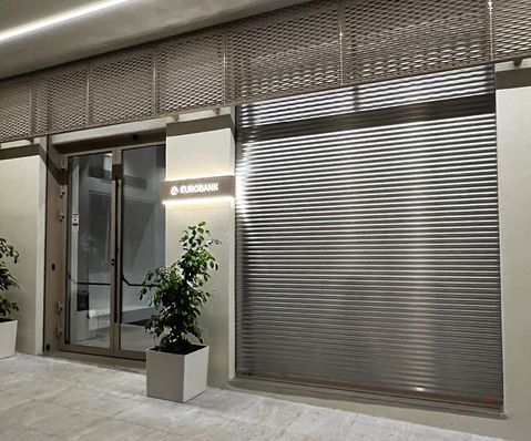 Die Abmessungen von bis zu 428 × 500 cm ließen die Panzer auf ein Gewicht von knapp 500 kg anwachsen.﻿