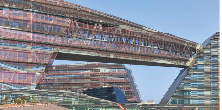 Die neue Eni-Zentrale mit ihren Fassadengläsern von AGC Interpane ist nachhaltig und erhielt die LEED-Zertifizierung Gold.