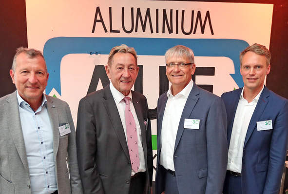 Die Akteure auf der Bühne der Jubiäumsveranstaltung 30 Jahre  A|U|F. v.l.: Christoph Lindner, Geschäftsführender Gesellschafter Conversion Market & Strategy GmbH, Walter Lonsinger, Mitglied des A|U|F-Vorstands, Thomas Lauritzen, Vorstandsvorsitzender A|U|F, Lutz Langer, Pandion Real Estate.