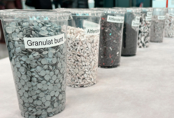 Granulat-Mischungen aus einer Recycling-Anlage.