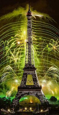 Im ersten Stock des Eifelturms wurde VSG mit der ­SentryGlas-Folie von Kuraray im Glasboden und in den nach außen geneigten Balustraden ­installiert.