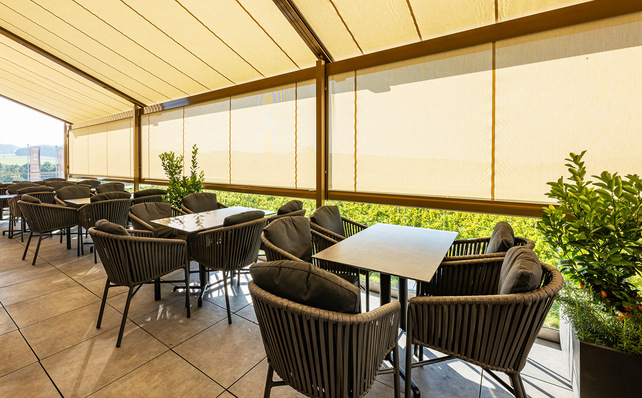 Die Eventlocation „Weinwerk“ im österreichischen Mehrnbach erhielt mehrere Markisenanlagen.