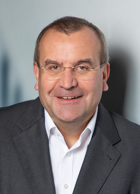 Matthias König war seit mehr als 25 Jahren als Geschäftsführer in der Bauzulieferbranche tätig. Er ist Inhaber von prodatio consulting, einer „Beratungsboutique“, die auf die Bauzulieferbranche spezialisiert ist. König unterstützt Unternehmen als Beirat und hat sich jetzt zusätzlich als Nachhaltigkeitsmanager weitergebildet.  