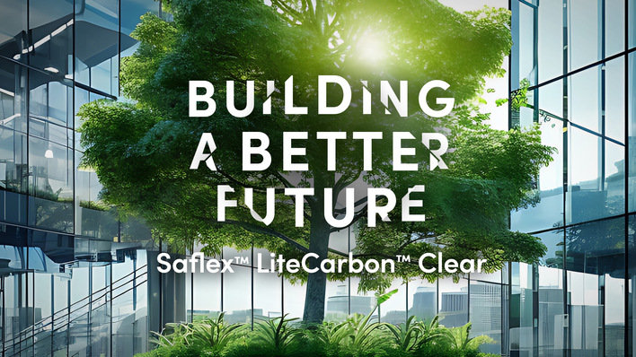Auf der glasstec 2024 wurde die neue Zwischenlage Saflex  mit einem CO2 optimierten Fußabdruck LiteCarbon Clear vorgestellt.