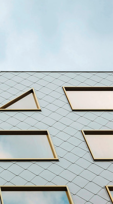 Die sunbelt gold Sonnenschutzgläser vor ­arcon wurden in Farbe und Reflexion exakt auf die ­Fassade abgestimmt und ermöglichen so ein ­harmonisches Fassadenbild.