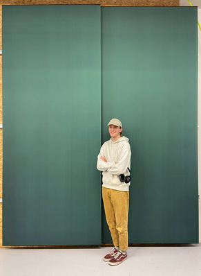 Hier ein Beispiel von großen PV-Fassaden-Elementen, die mit den patentireten ColorQuant-­Farben ausgestattet wurden.