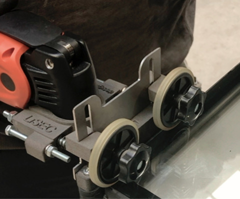 Das Handgerät IGD-A Manual besitzt ein spezielles Messer, dass ein einfaches Eindringen und Auftrennen von Glas und Abstandhalter erlaubt