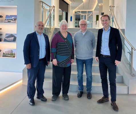 Ab Januar ist die Picos GmbH Teil der heroal Gruppe. Von links: Taghleb Yaghi (heroal), Doris Overink (Picos), Christian Reese (Picos) und Dr. Max Schöne (heroal)