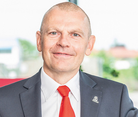 Internorm erweitert mit Thomas Walluschnig die Geschäftsführung und stärkt die Bedeutung von Innovation und Produktentwicklung.