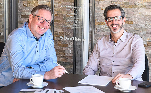 Staffelübergabe: Firmengründer André Barth (l.) und der neue DuoTherm-Geschäftsführer David Faust.