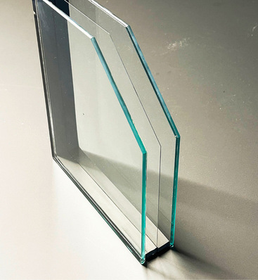 Besuchermagnet auf der BAU 2025: Das dünne 3-fach-Isolierglas von Glas Trösch mit 0,5 mm Mittelscheibe