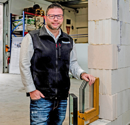 Der Sachverständige Alexander Dupp ist mit seinem Büro in Girod im Westerwald eine der ersten Adressen, wenn es um fachliches Know-how rund um Fenster, Türen, Tore und sonstige Sicherheitsbauteile zum Verschließen von Durchdringungen geht.