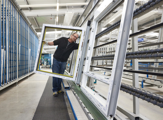 Die Fensterproduktion bei Helmut Meeth in Wittlich. 