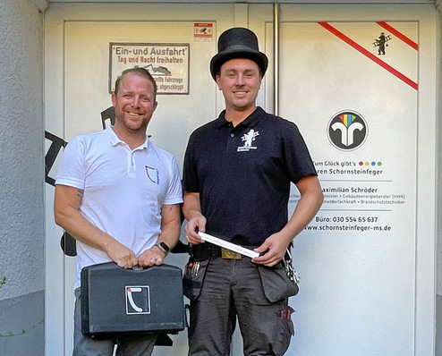 Maximilian Valentin schätzt nicht nur die Produkte von Regel-air, sondern auch die kompetente persönliche Unterstützung wie durch Raphael Maas (l.) vom technischen Außendienst.