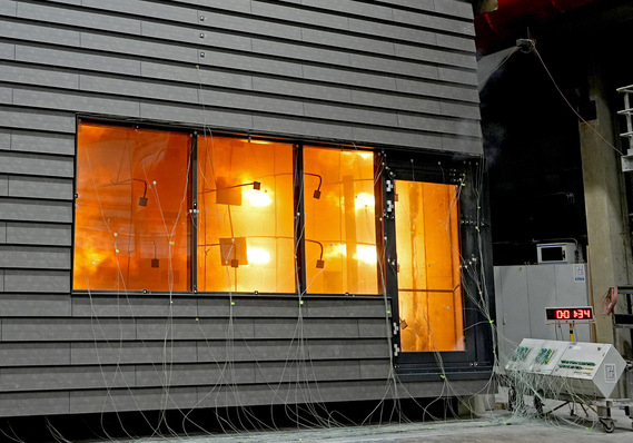 An den fünf Öfen im ift-Brandschutzzentrum werden Feuerschutzabschlüsse, Fassaden, Tore, Fenster, Glas und weitere Produkte bis 8 m × 5 m geprüft