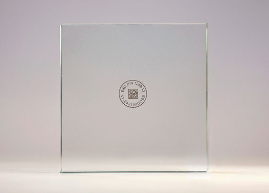 Ist im Code die Glas-ID hinterlegt, kann ein Scanner oder ein mobiles Endgerät diese Nummer au﻿slesen.