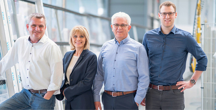 Dieses Quartett führt die Gugelfuss GmbH (v.l.): Martin Gugelfuß, Susanne Dannerbauer-Gugelfuß, Anton und Max Gugelfuß.