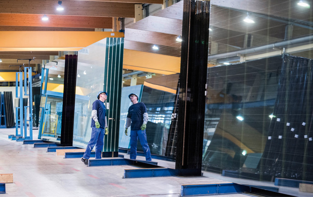 AGC Interpane investiert an sieben Standorten in Automation, Digitalisierung und Nachhaltigkeit.