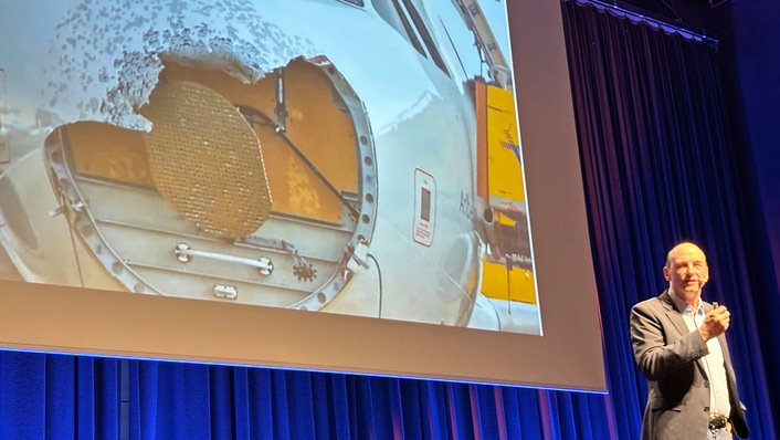 Flugkapitän Capt. Hans Härting (Lufthansa Group Airlines) zeigte anhand von Methoden und Strategien der Luftfahrt allgemeingültige Regeln für Prozesssicherheit und den Umgang mit Fehlern auf.