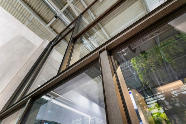 Für nachhaltige Gebäude konzipiert: Das forster omnia mit Schutzklasse RC3 für Flügelgewichte bis 250 kg