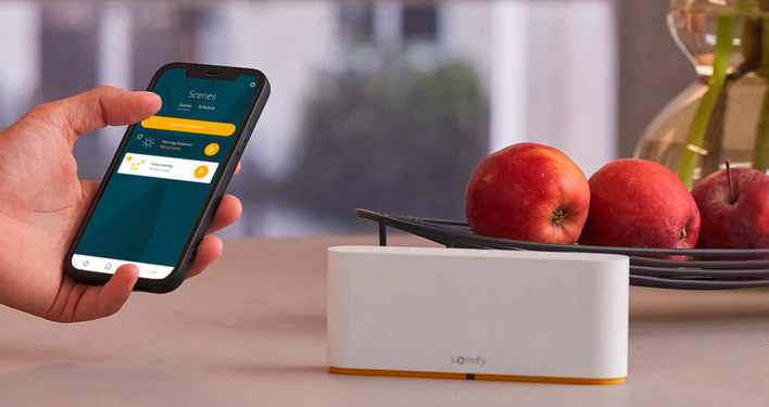 Mit Somfy und SmartThings lässt sich der smarte ­Sonnenschutz und vieles mehr ganz intuitiv steuern.