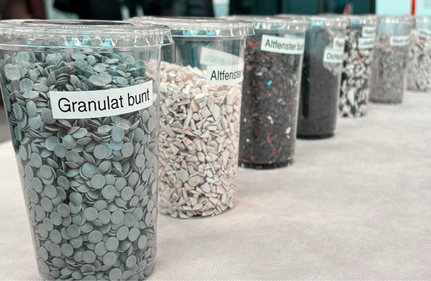 Granulat-Mischungen aus einer Recycling-Anlage.