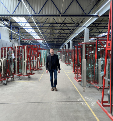 SGT produziert auf 35.000 m2 Produktionsfläche bis zu 1,2 Mio- m2 hochwertiges Sicherheitsglas pro Jahr.