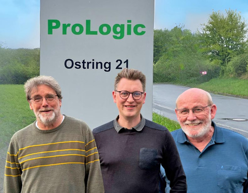 v.r.: Erich Bullmann, Franz Xaver Völkl (geschäftsführender Gesellschafter Direkt CNC-Systeme) und Thomas Dietl